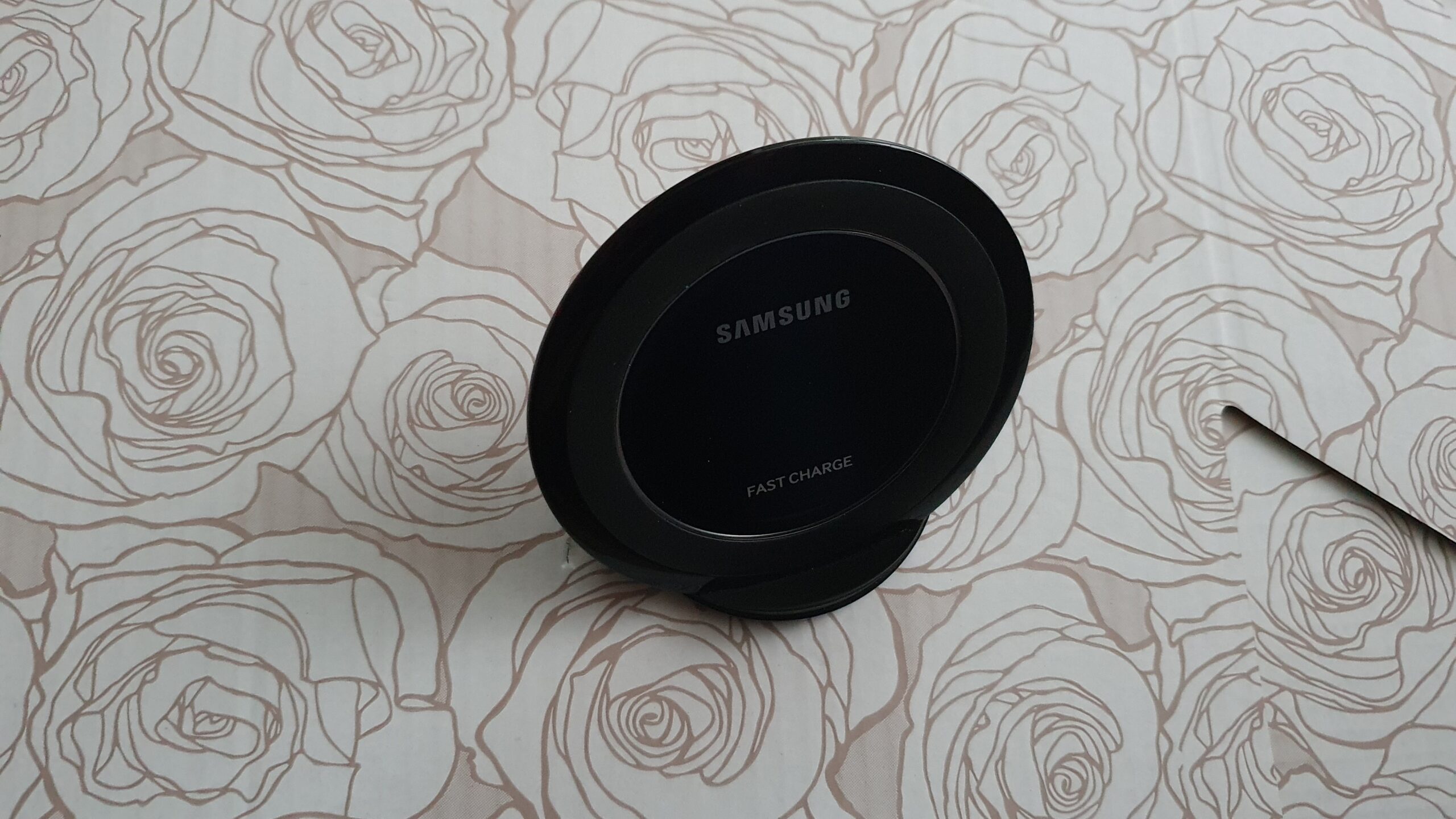 Czy ładowarka indukcyjna jest wydajna? – Samsung 1A Fast Charge